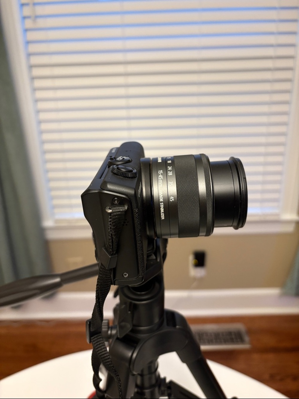 Canon EOS M200 Mirrorless Camera Bundle W/ Lens, Tripod, Extra Battery + Case - Picture 12 of 14